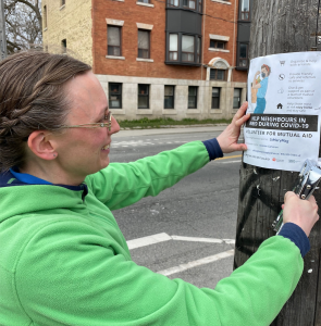 volunteer posters her neighbourhood for mutual aid