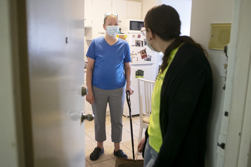 Miranda Bavdaz receives a Meals on Wheels delivery at her Toronto home, on Monday November 9, 2020. Photo: West Neighbourhood House/Chris Young